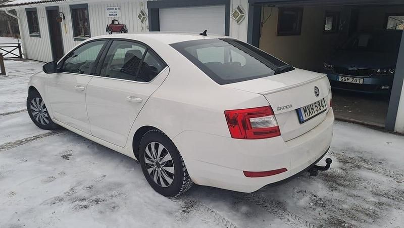 Begagnad Skoda Octavia GreenLine 110 HK (80 kW) 2016 Vit Halvkombi