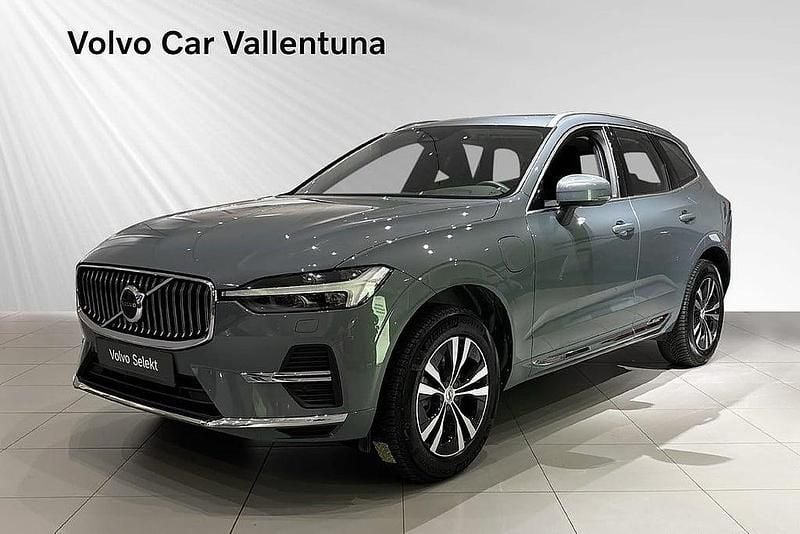 Grå Begagnad 2022 Volvo XC60 Core SUV | 434 900 kr (Bra pris) - Bild 1/3