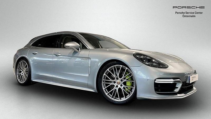 Silver (dolomite silver metallic) Begagnad 2021 Porsche Panamera 4 Sport Turismo Sedan | 825 000 kr (Marknadspris) - Bild 1/4