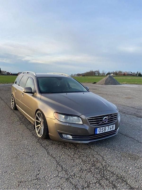 Begagnad 2009 Volvo V70 Summum Kombi | 61 000 kr (Lite dyr) - Bild 1/4