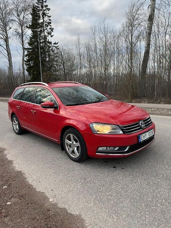Röd Begagnad 2011 VW Passat Kombi | 45 000 kr (Marknadspris) - Bild 1/3