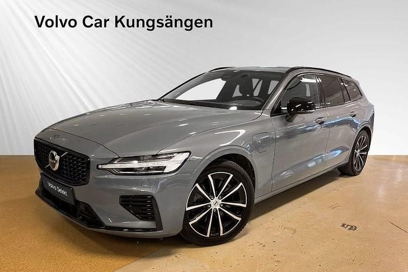 Begagnad Volvo V60 Plus 462 HK (339 kW) 2023 Grå Kombi
