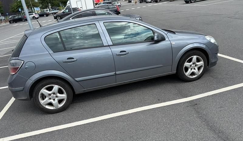Grå Begagnad 2007 Opel Astra Halvkombi | 28 000 kr - Bild 1/4