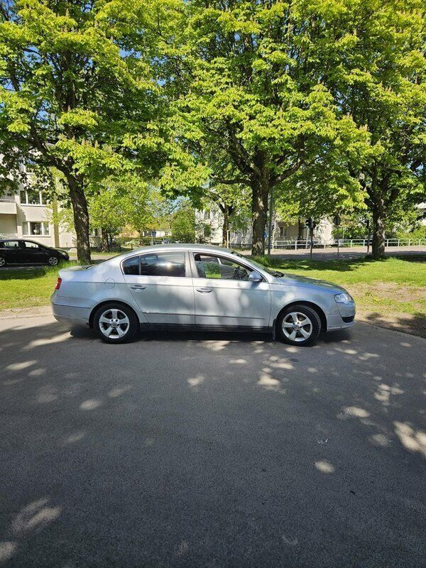 Silver Begagnad 2007 VW Passat Comfortline Sedan | 21 500 kr (Bra pris) - Bild 1/4