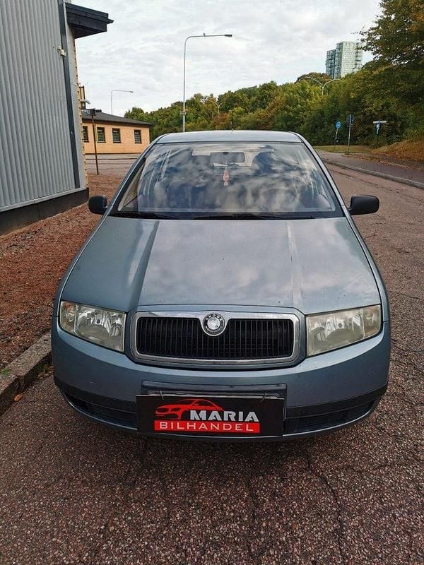 Grå Begagnad 2002 Skoda Fabia Halvkombi | 19 900 kr (Marknadspris) - Bild 1/4