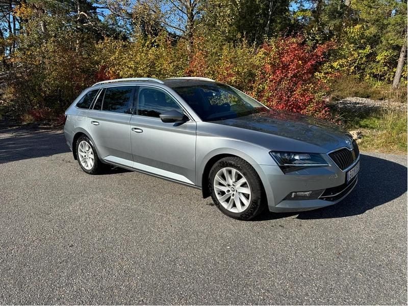 Grå Begagnad 2019 Skoda Superb Business Line Kombi | 240 000 kr (Bra pris) - Bild 1/4