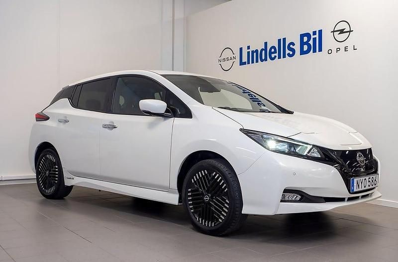 Vit Begagnad 2022 Nissan Leaf N-Connecta Halvkombi | 249 000 kr (Lite dyr) - Bild 1/4