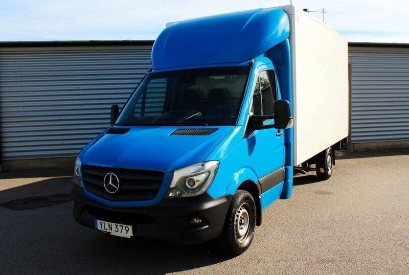 Flerfärgad (blå) Begagnad 2018 Mercedes Sprinter Van | 229 900 kr (Marknadspris) - Bild 1/4