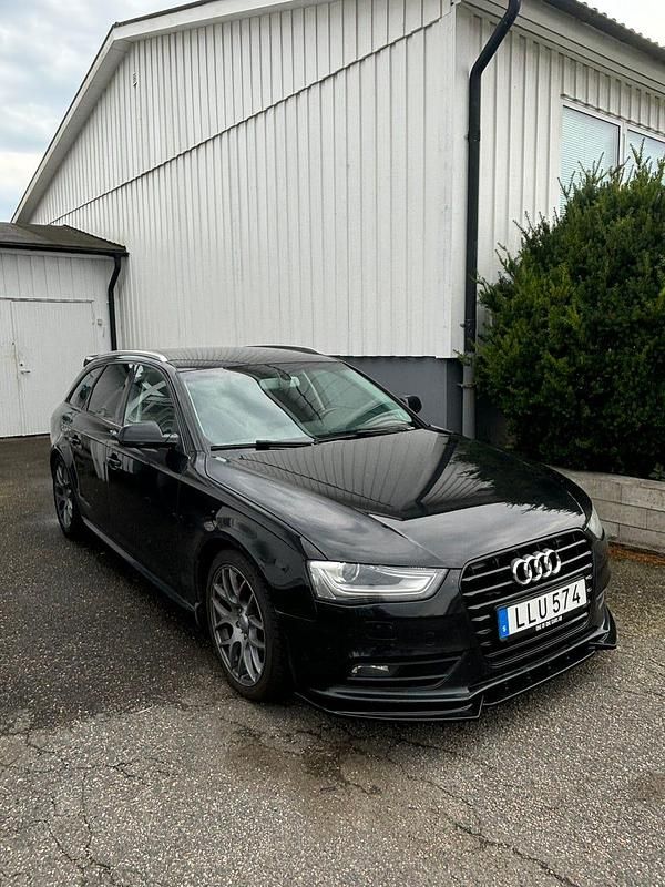 Svart metallic Begagnad 2013 Audi A4 Kombi | 85 500 kr (Marknadspris) - Bild 1/4