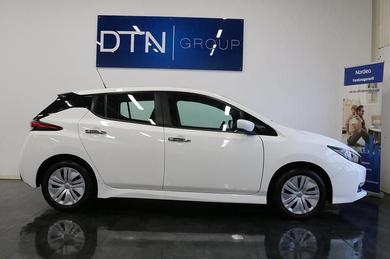 Begagnad 2023 Nissan Leaf Halvkombi | 179 500 kr (Bra pris) - Bild 1/4