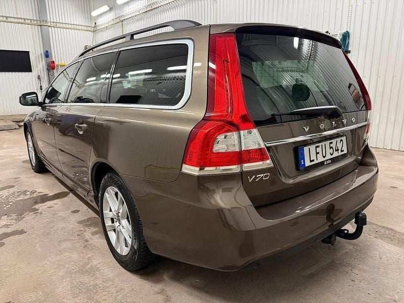 Begagnad Volvo V70 Momentum 190 HK (139 kW) 2015 Brun Kombi