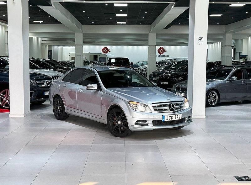 Silver Begagnad 2010 Mercedes C180 Avantgarde Sedan | 89 900 kr (Bra pris) - Bild 1/4