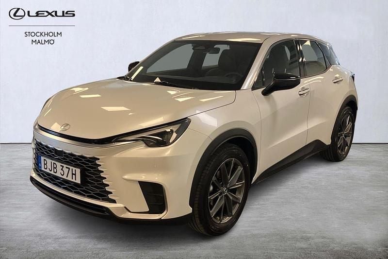 Vit Ny 2025 Lexus LBX SUV | 359 000 kr (Marknadspris) - Bild 1/4