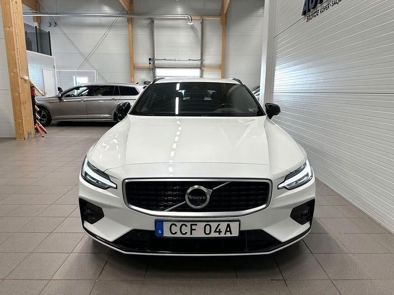 Begagnad Volvo V60 R-Design 190 HK (139 kW) 2020 Vit Kombi