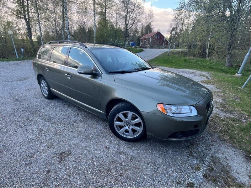 Grön Begagnad 2011 Volvo V70 Momentum Kombi | 64 000 kr (Marknadspris) - Bild 1/4