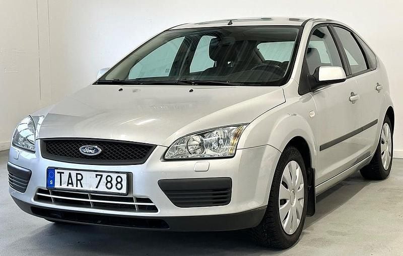 Begagnad Ford Focus 146 HK (107 kW) 2006 Grå Halvkombi