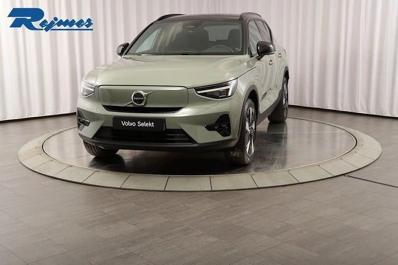 Sage green metallic Begagnad 2024 Volvo EX40 Plus SUV | 459 900 kr - Bild 1/4