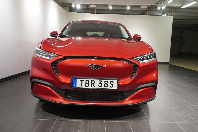 Begagnad Ford Mustang Mach-E Standard Range 221 kW (301 HK) 2022 Rapid red pn4hq SUV