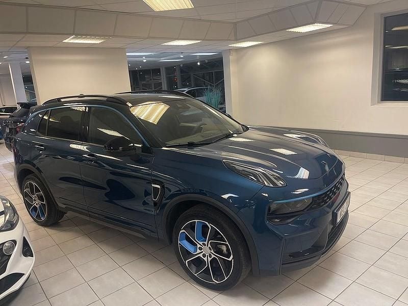 Begagnad Lynk & Co 01 261 HK (191 kW) 2023 Blå SUV