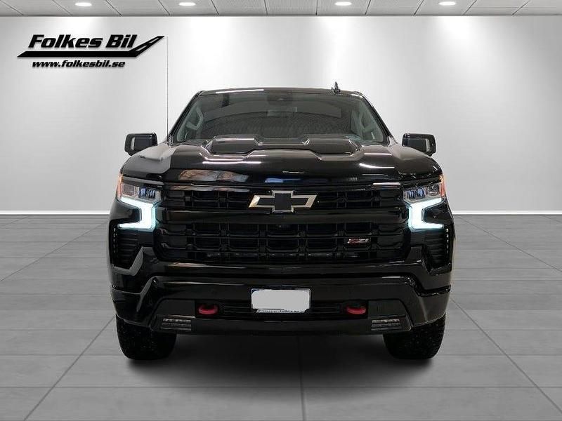 Begagnad Chevrolet Silverado 426 HK (313 kW) 2024 Svart Sedan