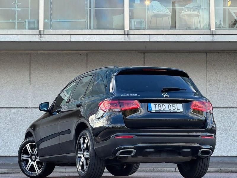 Begagnad Mercedes GLC300 Premium 320 HK (235 kW) 2021 Svart SUV