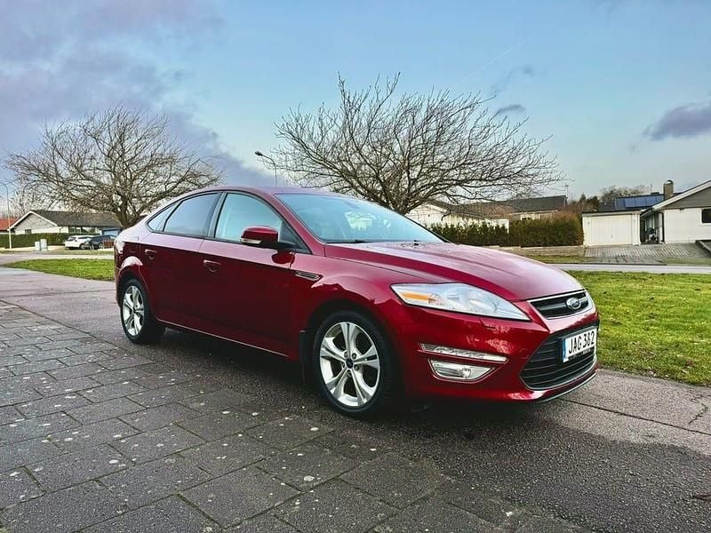 Red candy Begagnad 2014 Ford Mondeo Halvkombi | 69 900 kr (Superpris) - Bild 1/4