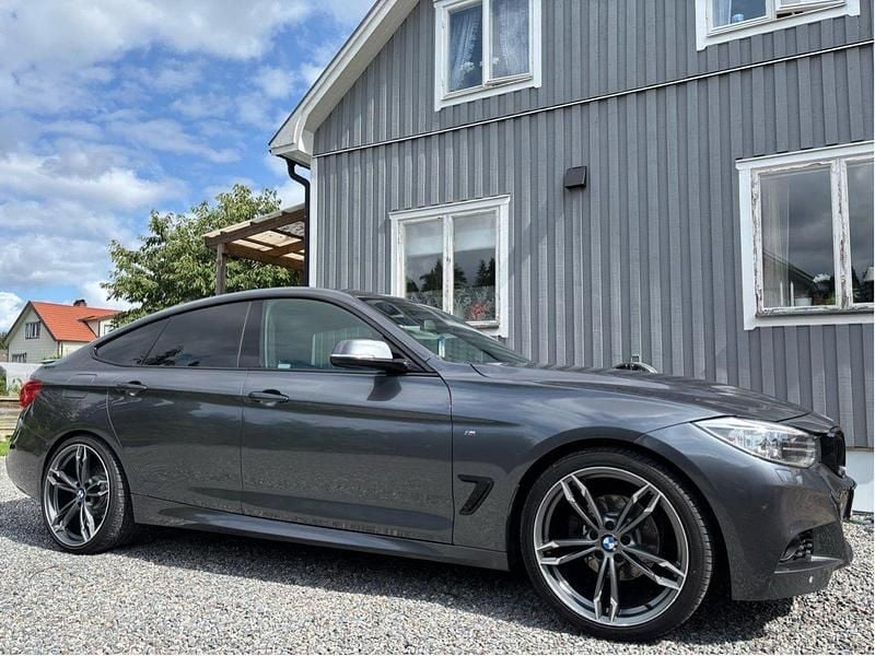 Grå Begagnad 2016 BMW 320 Gran Turismo M Sport Halvkombi | 155 000 kr (Marknadspris) - Bild 1/4