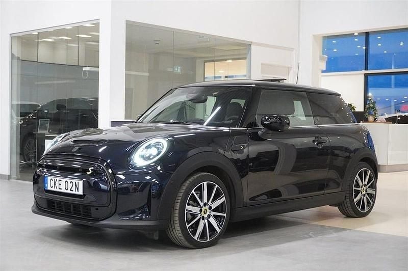 Begagnad Mini Cooper 135 kW (184 HK) 2023 Svart Halvkombi