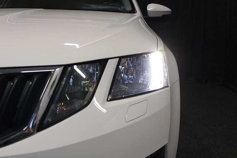 Begagnad Skoda Octavia 116 HK (85 kW) 2018 Vit Kombi