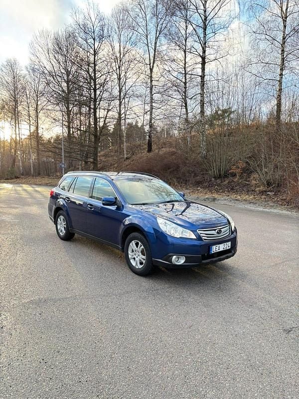 Begagnad Subaru Outback 167 HK (122 kW) 2012 Blå metallic Kombi