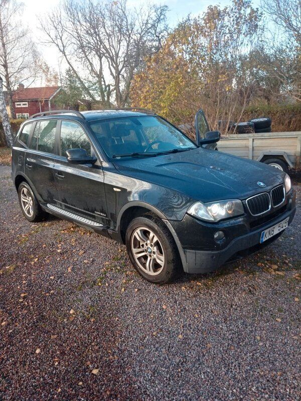 Svart Begagnad 2010 BMW X3 SUV | 78 500 kr (Marknadspris) - Bild 1/4