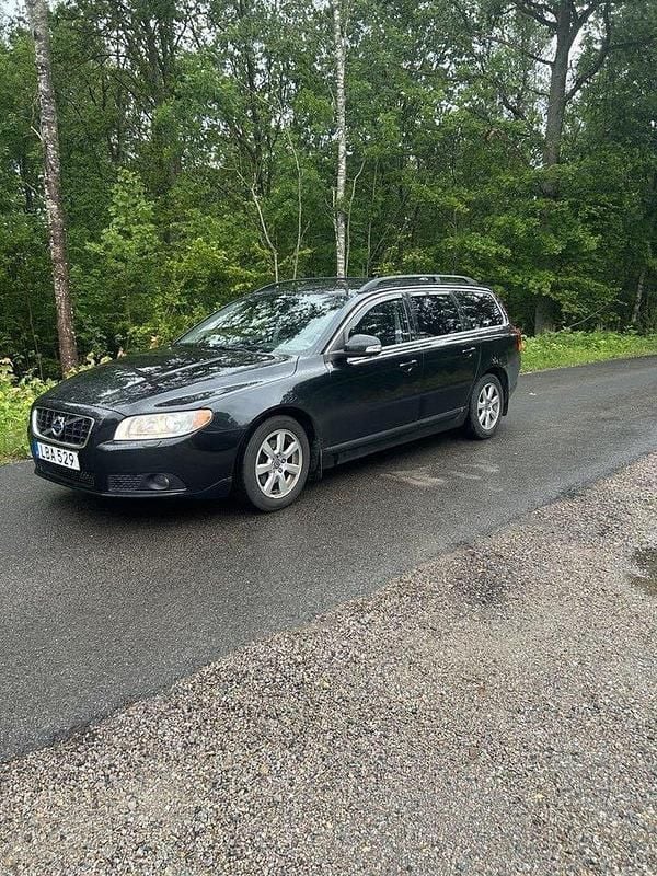 Svart Begagnad 2011 Volvo V70 Momentum Kombi | 55 000 kr (Marknadspris) - Bild 1/4