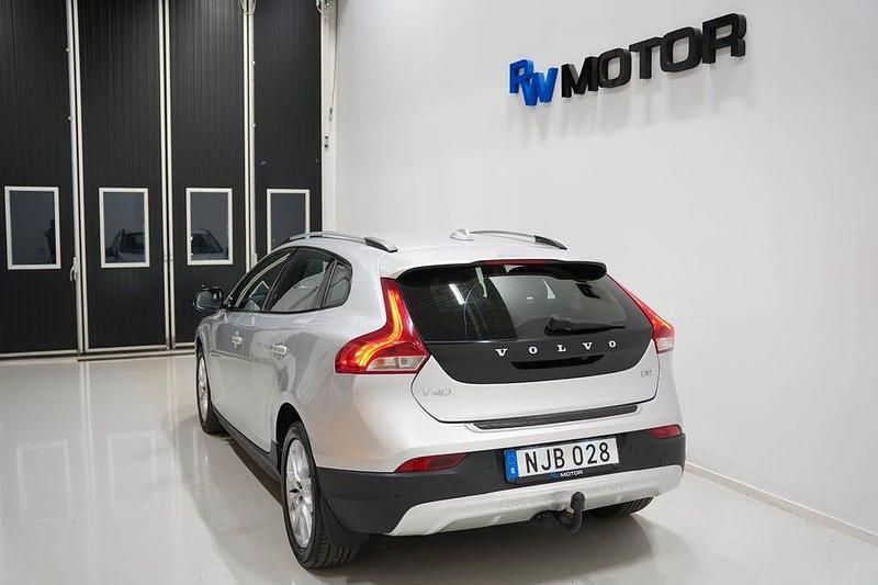 Begagnad Volvo V40 CC Summum 120 HK (88 kW) 2017 Silver Kombi