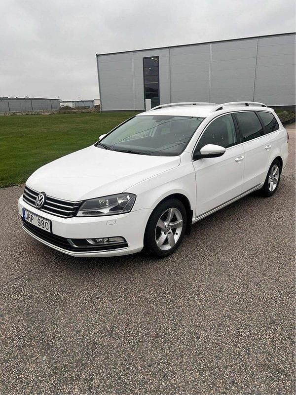 Vit Begagnad 2014 VW Passat Kombi | 75 000 kr (Bra pris) - Bild 1/4