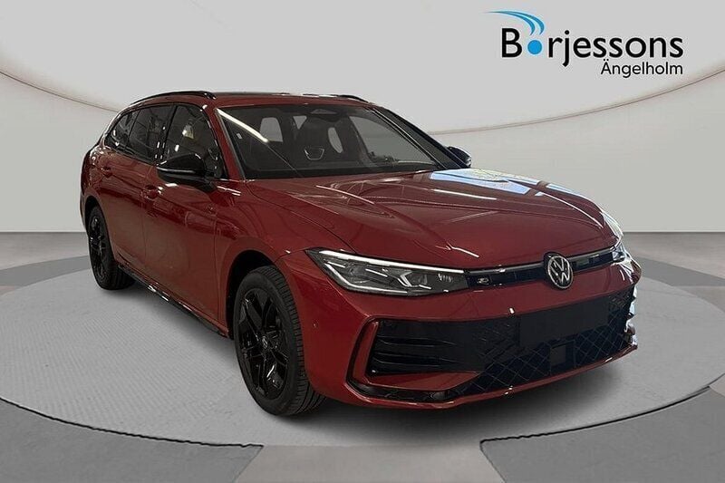 Röd Ny 2025 VW Passat Edition Kombi | 565 100 kr (Marknadspris) - Bild 1/4