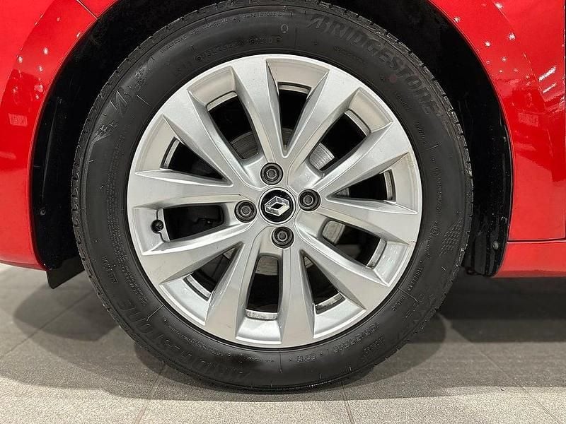 Begagnad Renault Clio V Intens 91 HK (66 kW) 2022 Röd Halvkombi