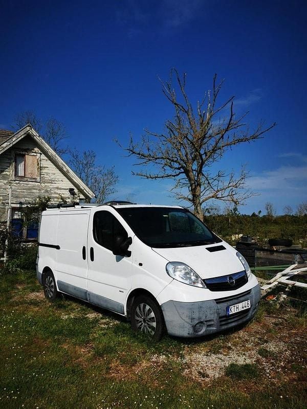Vit Begagnad 2010 Opel Vivaro Van | 90 000 kr (Dyr) - Bild 1/4