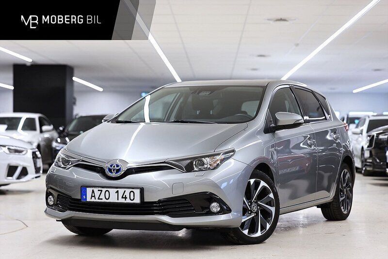 Ljusgrå Begagnad 2016 Toyota Auris Hybrid Active Halvkombi | 199 900 kr (Lite dyr) - Bild 1/3
