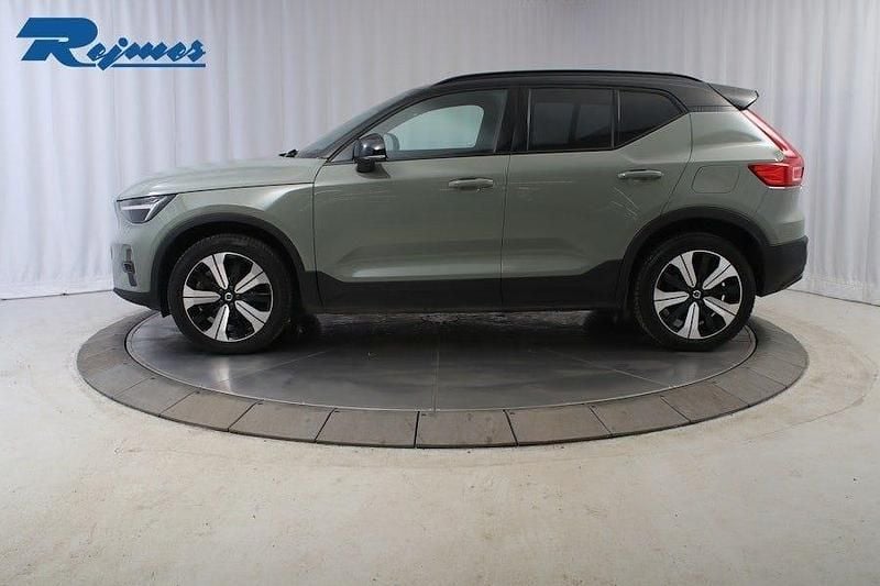 Begagnad Volvo XC40 Plus 300 kW (408 HK) 2023 Sage green metallic SUV