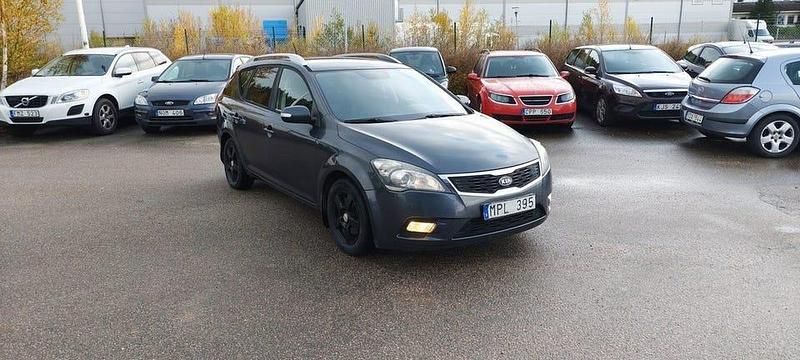 Grå Begagnad 2010 Kia Ceed Sportswagon Kombi | 26 900 kr (Marknadspris) - Bild 1/4