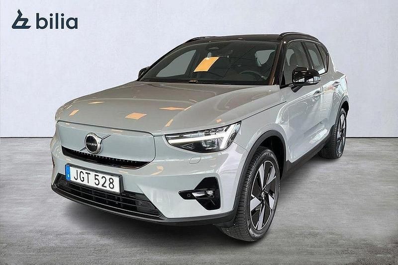 Grå Begagnad 2023 Volvo XC40 Plus SUV | 439 900 kr - Bild 1/3