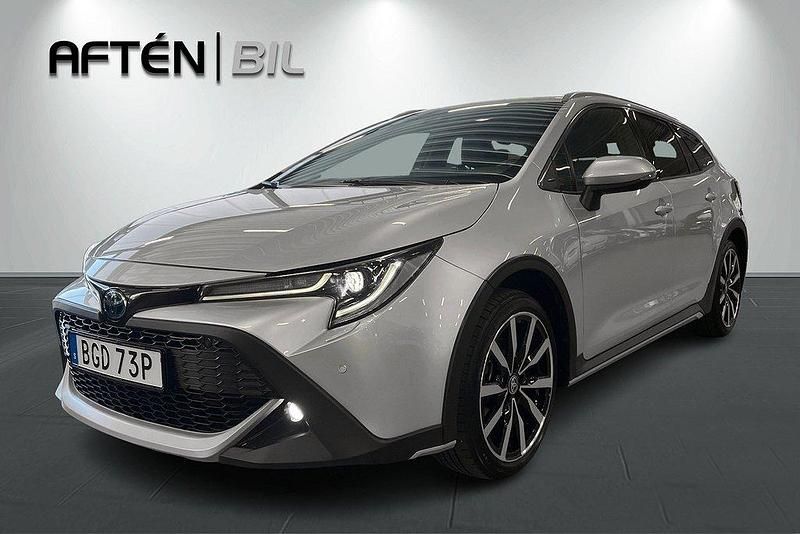 Silver Begagnad 2022 Toyota Corolla Kombi | 289 900 kr (Marknadspris) - Bild 1/3