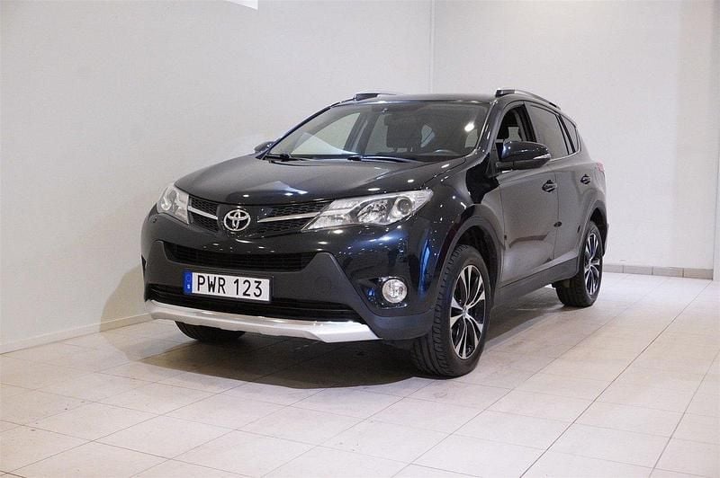Mörkblå Begagnad 2014 Toyota RAV4 Multidrive S SUV | 149 900 kr (Marknadspris) - Bild 1/4
