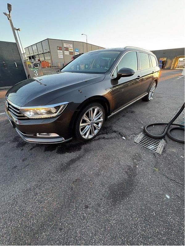 Brun Begagnad 2015 VW Passat GT Kombi | 119 000 kr (Marknadspris) - Bild 1/4