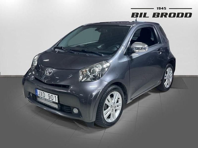 Mörkgrå Begagnad 2009 Toyota iQ Halvkombi | 54 800 kr (Marknadspris) - Bild 1/4