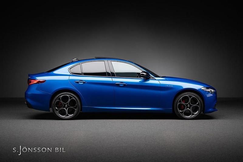 Begagnad Alfa Romeo Giulia Veloce 280 HK (205 kW) 2022 Misanoblå metallic Sedan