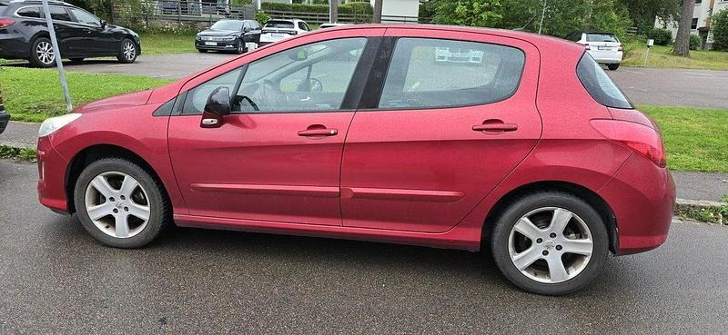 Röd Begagnad 2009 Peugeot 308 Halvkombi | 22 000 kr (Marknadspris) - Bild 1/4