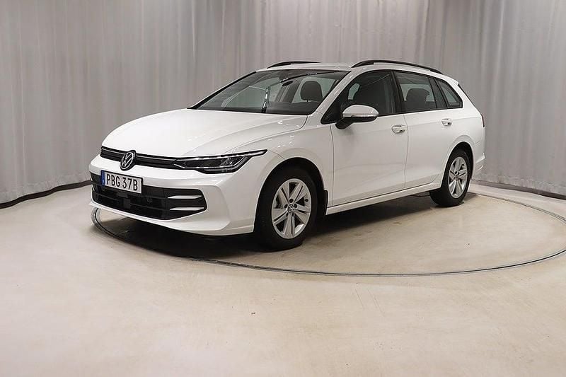Vit Begagnad 2025 VW Golf VIII Kombi | 309 800 kr (Marknadspris) - Bild 1/4