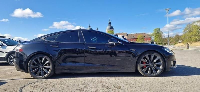 Begagnad 2017 Tesla Model S Long Range AWD Halvkombi | 248 000 kr (Lite dyr) - Bild 1/3