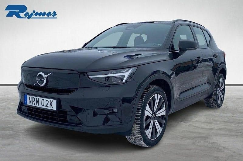Svart Begagnad 2022 Volvo XC40 Plus SUV | 329 900 kr (Marknadspris) - Bild 1/4